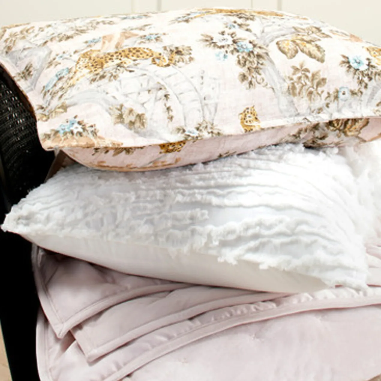 Ayla Reversible Bedding - Blush