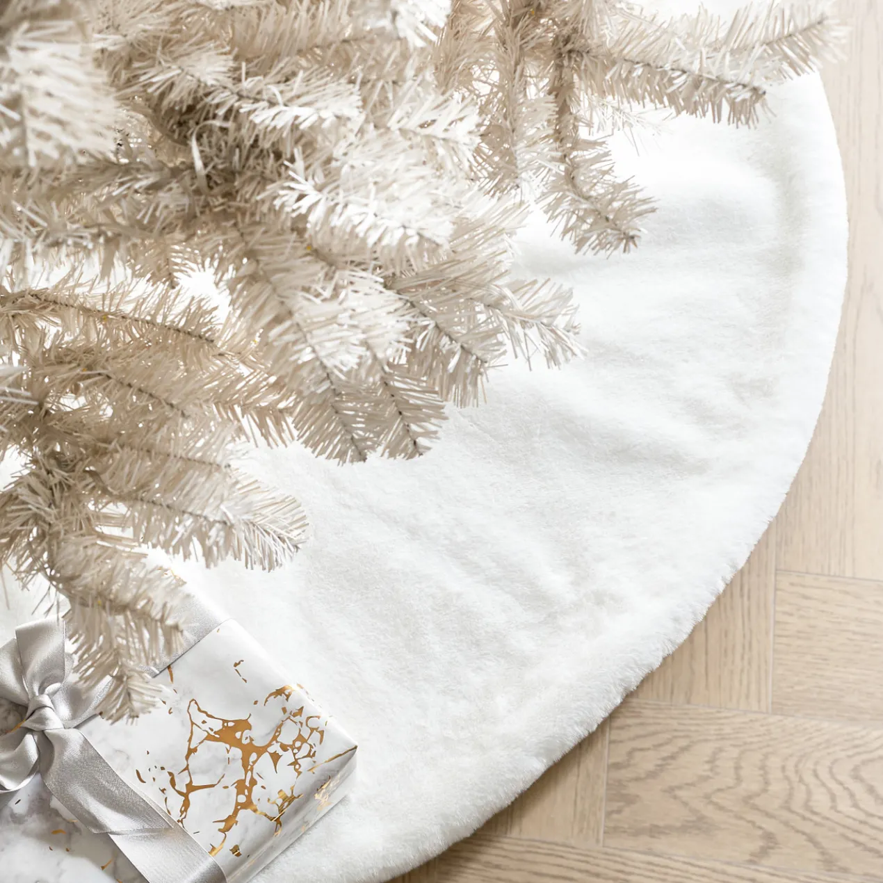 Faux Fur Tree Skirt 48" - White