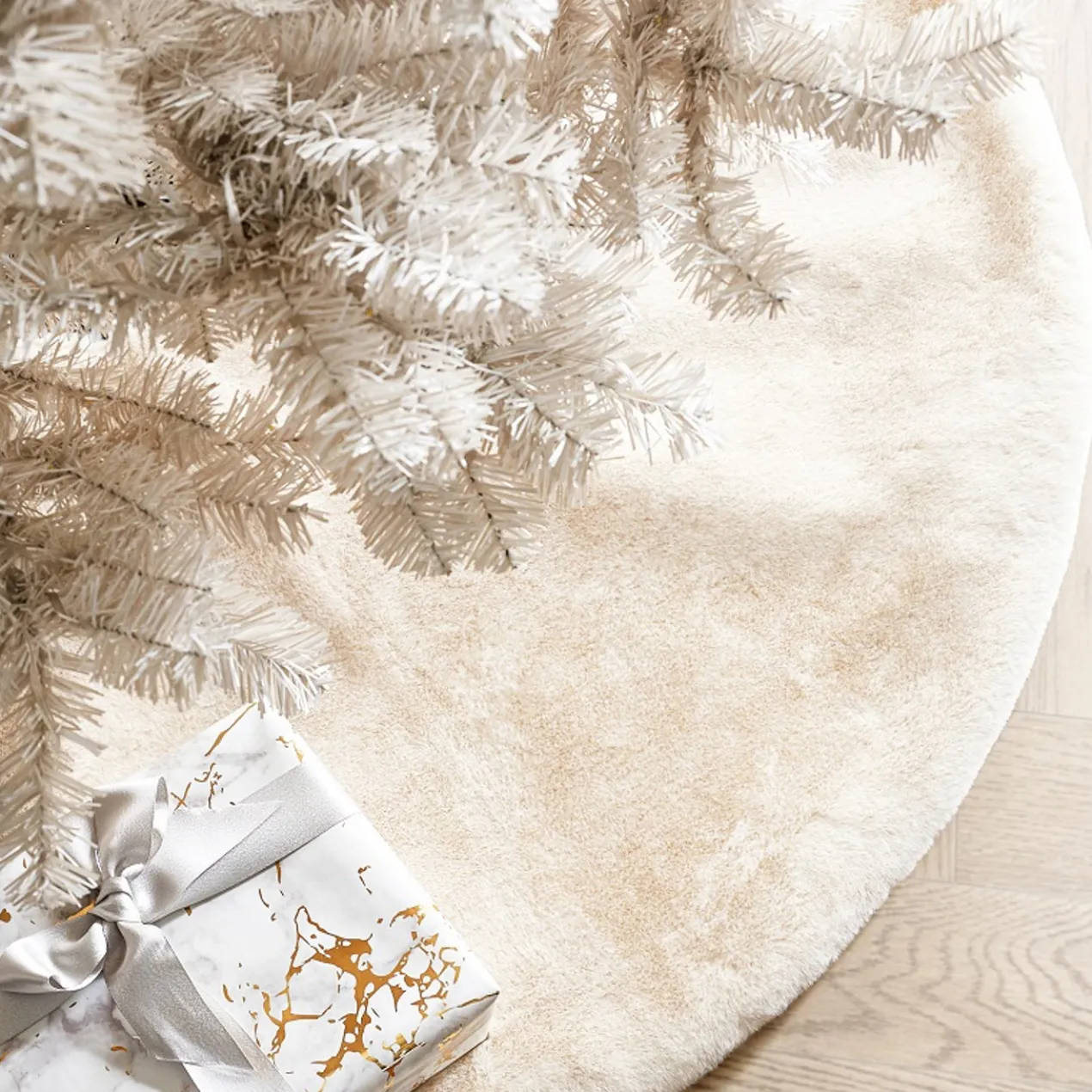 Faux Fur Tree Skirt 48"- Ivory