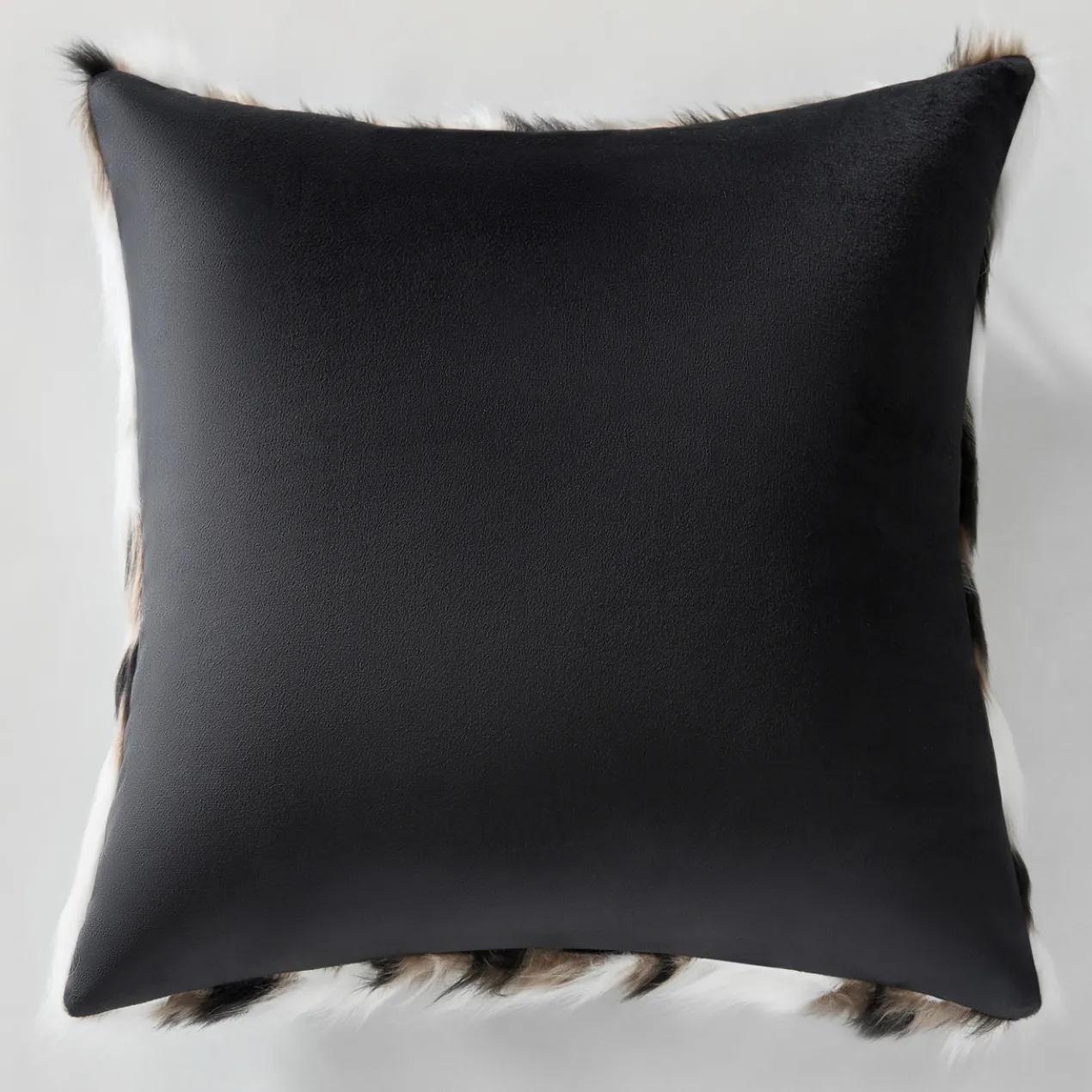 Neve Pillow 18"