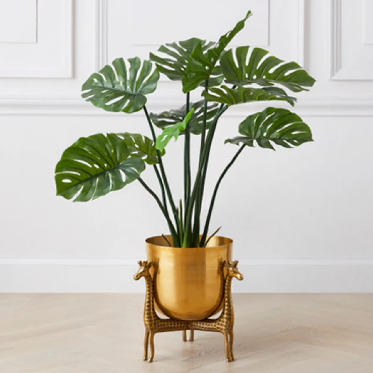 Nikki Chu - Giraffe Planter